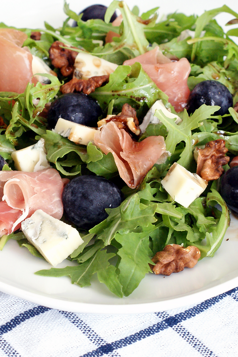Sałatka z winogronami i prosciutto